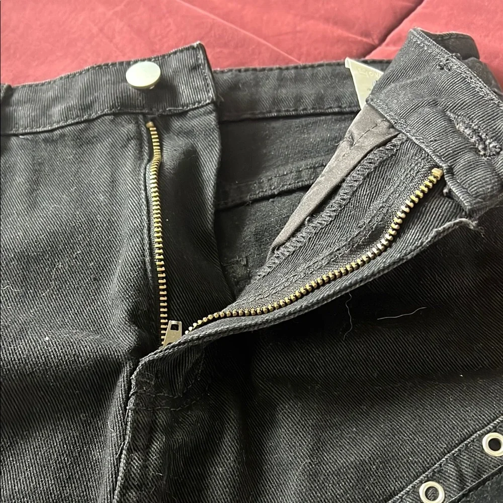 SHEIN Black High-Waisted Jean Shorts with Distressed Frayed Hem - Picture 4 of 4